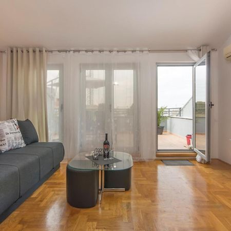 City Centre Sea View Apartment Pula Habitación foto